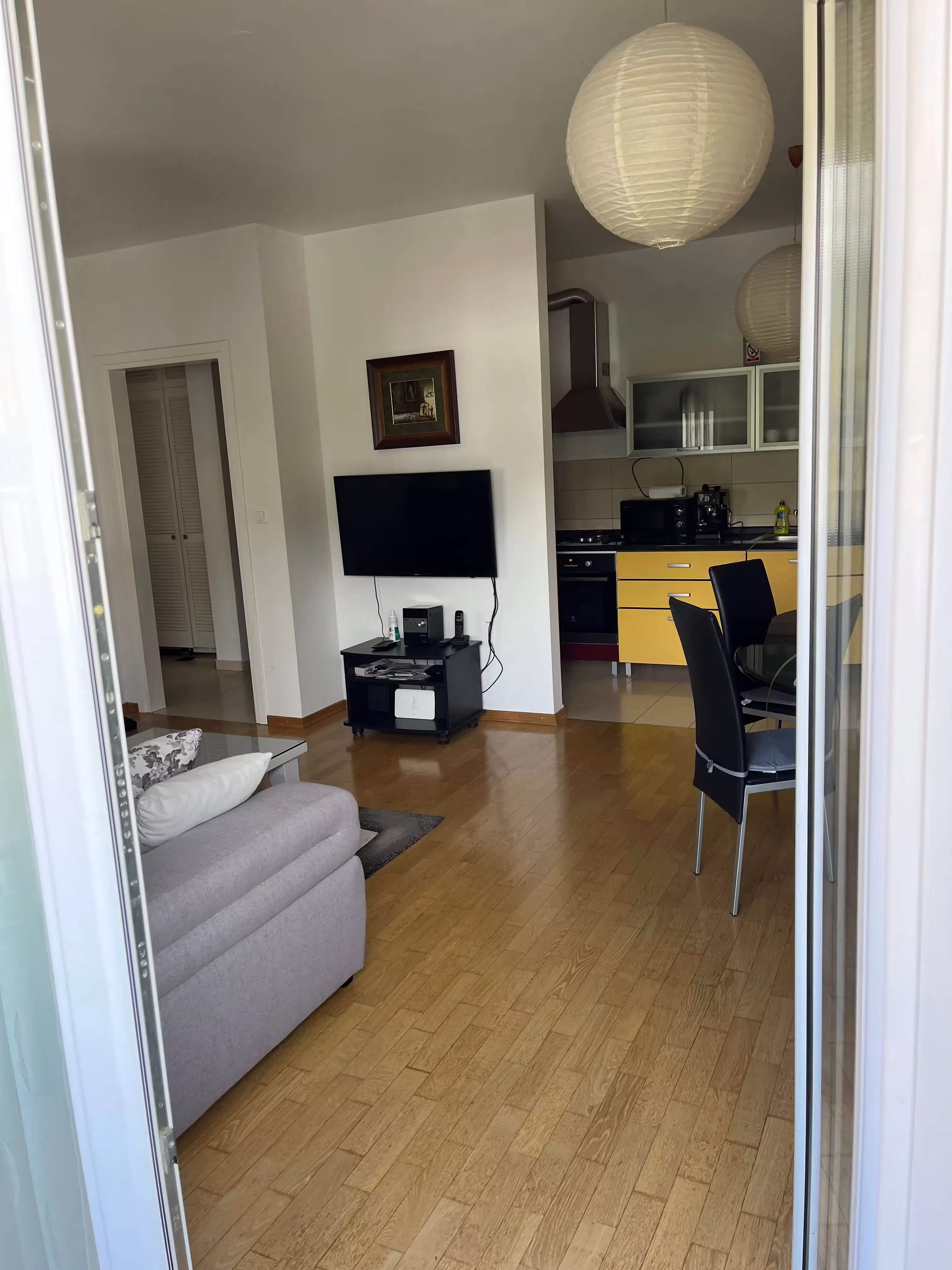 Spacious interior overview of Dada Apartment 1