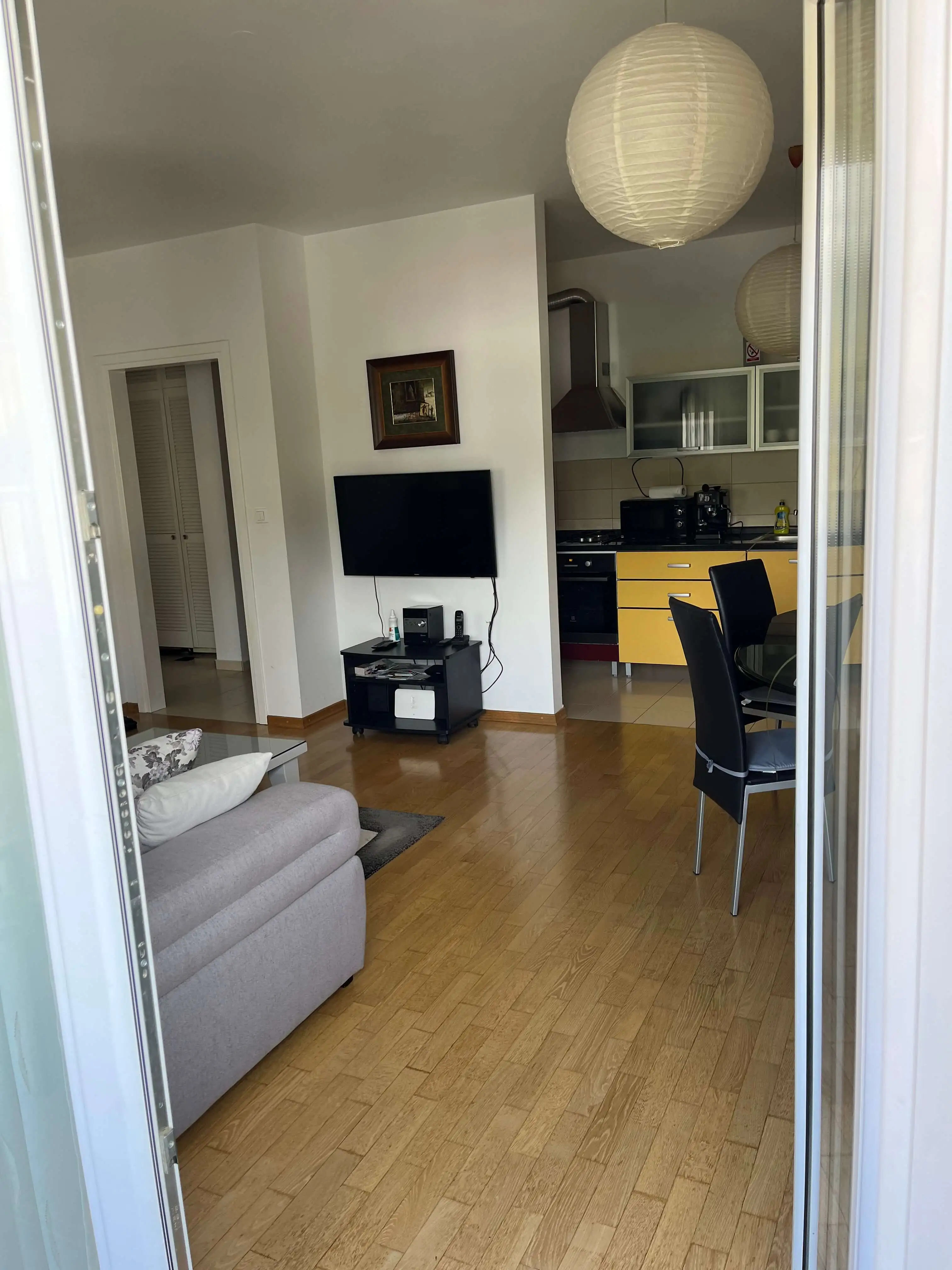 Dada Apartment 1 interior overview